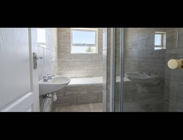 2 BEDROOM PROPERTY TO RENT IN WEST BEACH